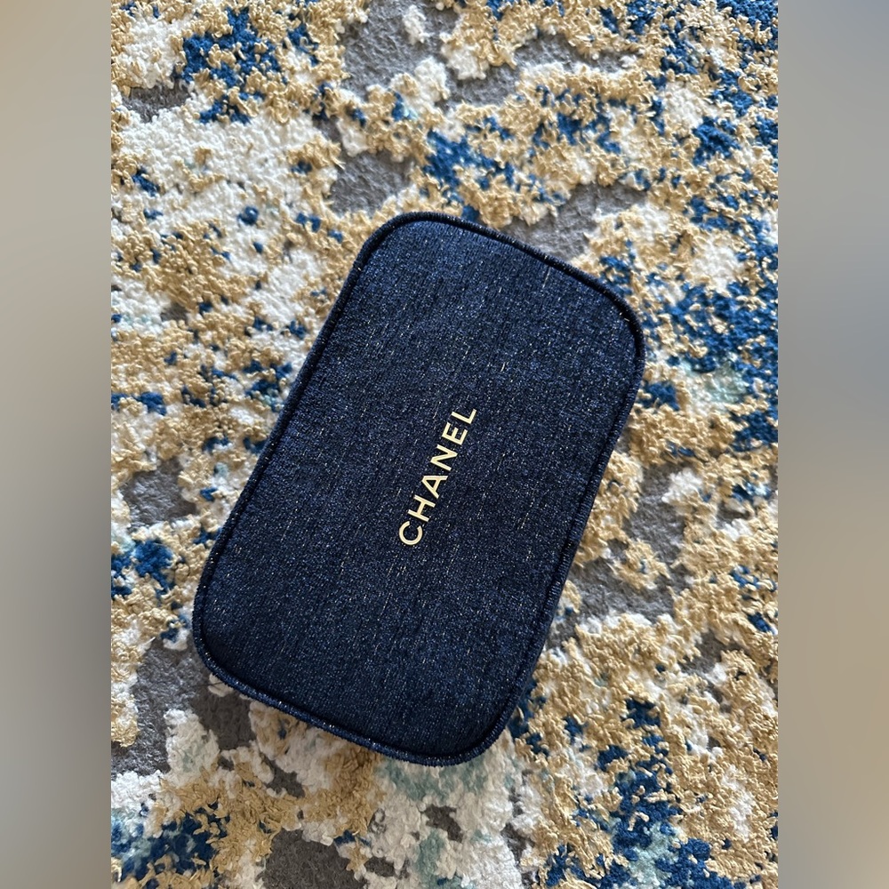 CHANEL Holiday 2023 make up pouch